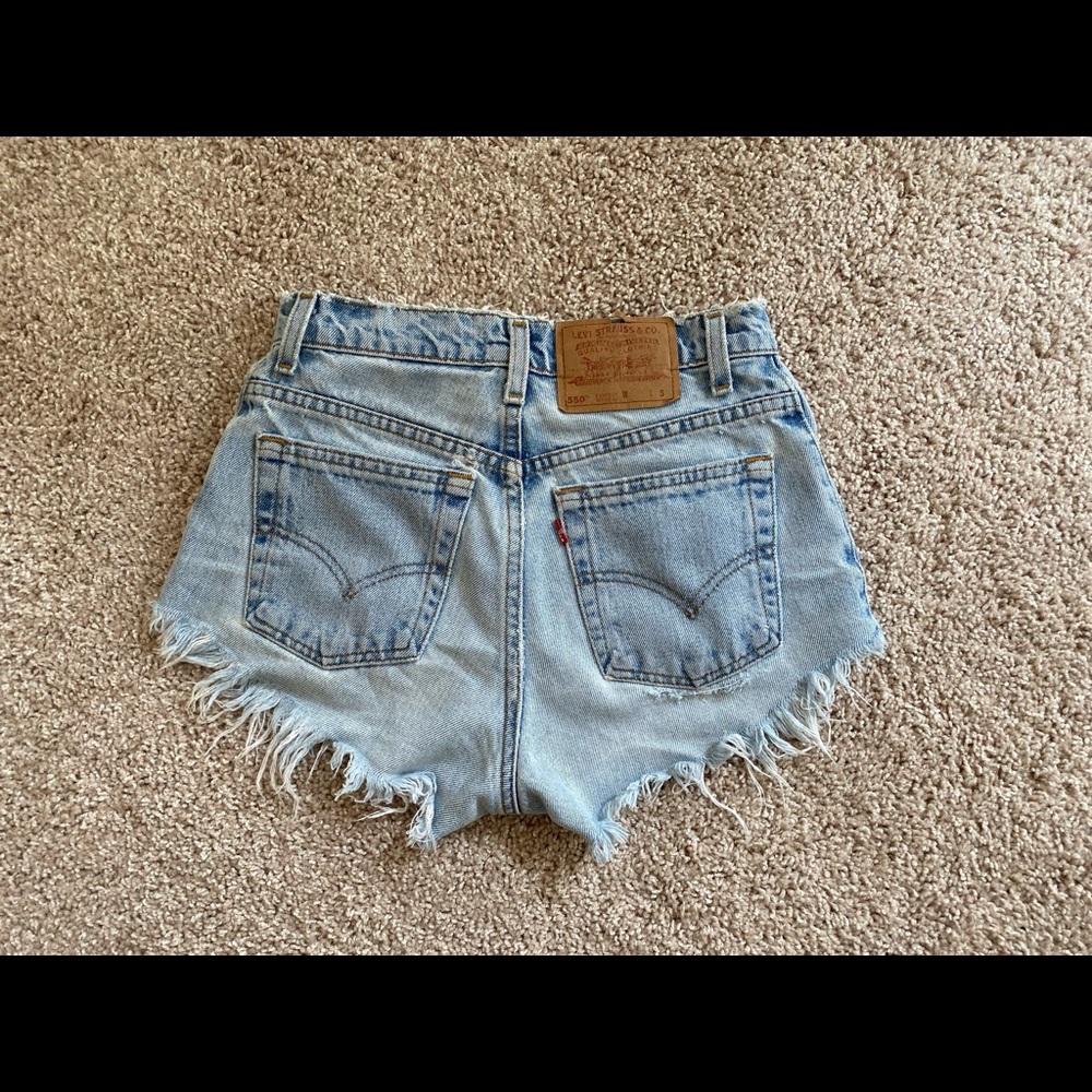 Light Wash Distressed Levi’s Denim Shorts